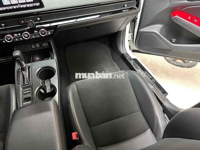 Honda Civic RS ĐK 2/2024 Odo 15.000 km Như Mới