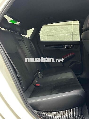 Honda Civic RS ĐK 2/2024 Odo 15.000 km Như Mới