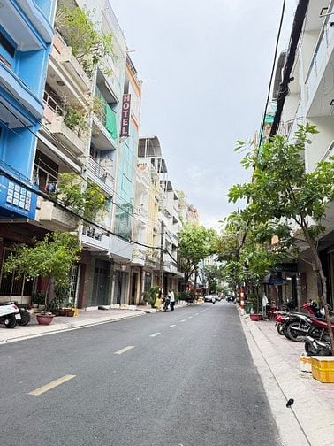 Bán nhanh 3 căn Mặt tiền 18-20-22 Bàu Cát 6, dt : 12x18m. Chỉ 46 tỷ