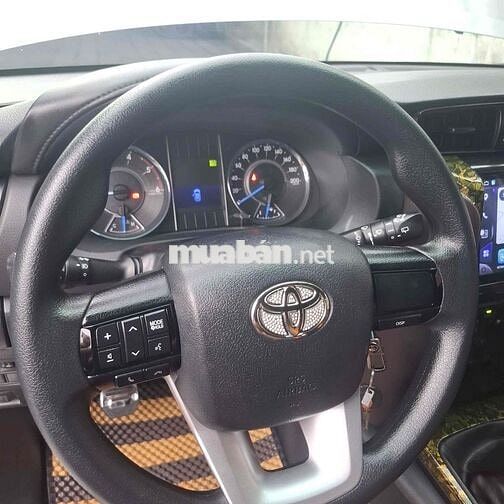Toyota Fortuner 2020 Bạc 7 chỗ