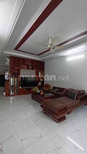 Một căn 130m2 gần các cấp trường học,chợ,ăn uống vui chơiVũ Yên gần đó
