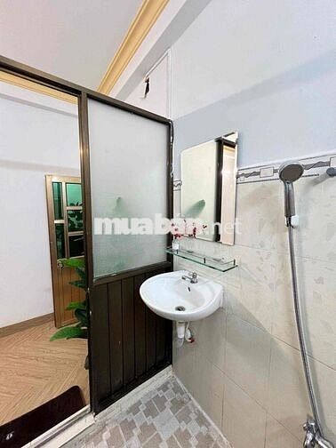 Cho thuê căn studio tách bếp ban công máy giặt riêng full nt ở quận 10