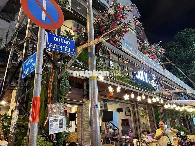Oxy Coffee tuyển 5 bạn phục vụ