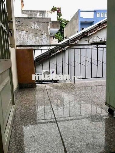 Nhỉnh 2 tỉ bán gấp nhà hẻm ô tô lũy bán bích shr 