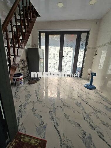 Nhỉnh 2 tỉ bán gấp nhà hẻm ô tô lũy bán bích shr 