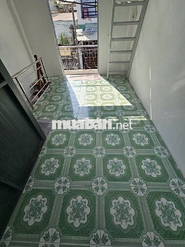 Nhỉnh 2 tỉ bán gấp nhà hẻm ô tô lũy bán bích shr 