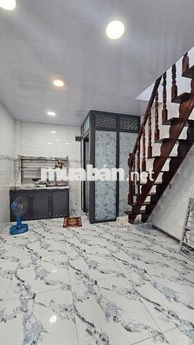 Nhỉnh 2 tỉ bán gấp nhà hẻm ô tô lũy bán bích shr 