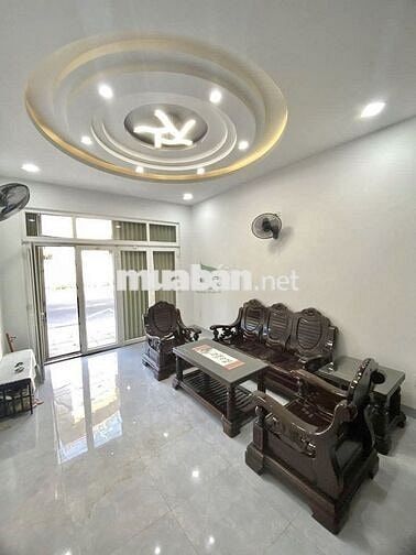  NHÀ Ở KINH DOANH 3 TẦNG  GẦN BIỂN  GIÁ 25 TRIỆU/THÁNG