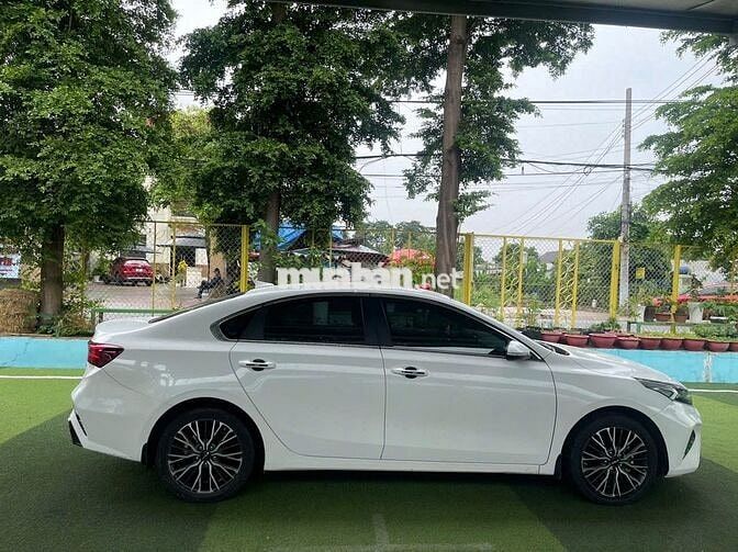 KIA K3 2.0 PREMIUM 2024 XE GIA ĐÌNH LƯỚT VAY 70%