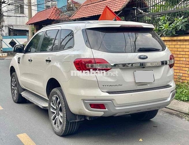 Ford Everest 2022 Titanium Trắng 23.000km