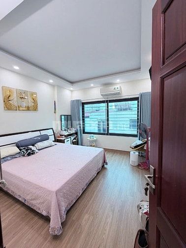 CC bán nhà phố Nguyễn Khánh Toàn DT 40m2x5 tầng. Giá 12 tỷ