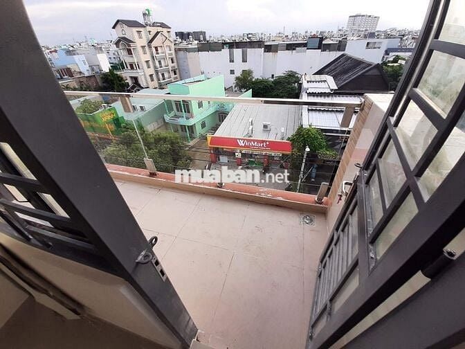 Phòng Duplex ban công lớn, mặt tiền đường 59, thoáng mát, có máy lạnh