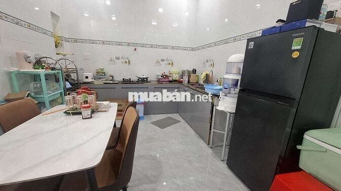 Bán nhà xây để ở kiên cố để lại nội thất, gần bệnh viện mới Mỹ Tho