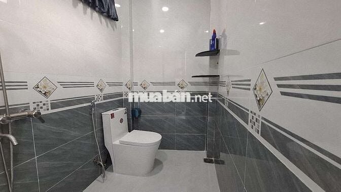 Bán nhà xây để ở kiên cố để lại nội thất, gần bệnh viện mới Mỹ Tho