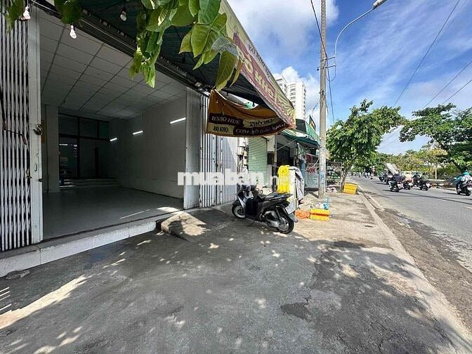 MBKD MẶT TIỀN TRẦN XUÂN SOẠN QUẬN 7 DÂN CƯ QUA LẠI ĐÔNG ĐÚC SẦM UẤT