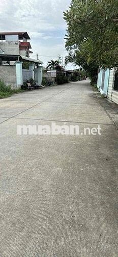 đổi chỗ ở. cần bán nhà gần khu trung tâm thị trấn
