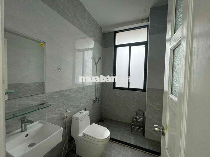 Nhà Hiệp Thành căn góc 1 trệt 2 Lầu 4pn 3wc sẵn 3 máy lạnh