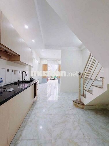 HÀNG HIẾM QUẬN 4 – NHÀ ĐẸP GẦN Q1 – 3.699 TỶ KHÔNG CÓ CĂN THỨ 2