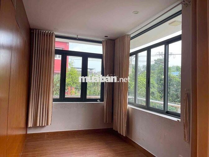 Nhà Hiệp Thành căn góc 1 trệt 2 Lầu 4pn 3wc sẵn 3 máy lạnh