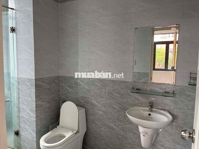Nhà Hiệp Thành căn góc 1 trệt 2 Lầu 4pn 3wc sẵn 3 máy lạnh