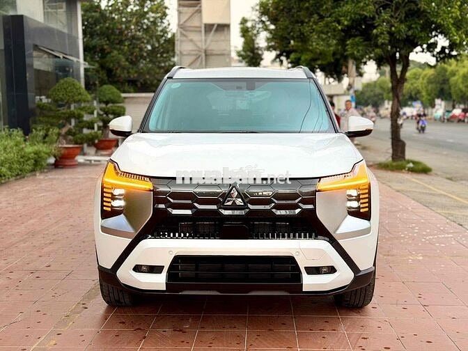 Mitsubishi Destinator Premium 2026 1.920km Trắng