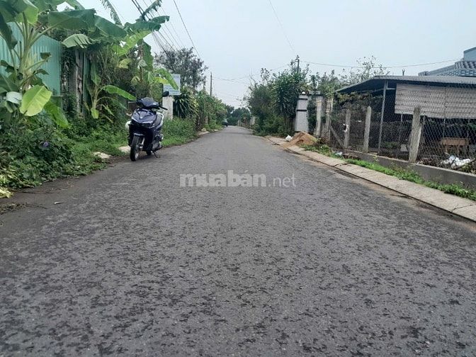 Đất mặt tiền Lăng Hoàng Gia, Tp Gò Công, 880m2 vuông vứt đẹp 3,7 tỷ