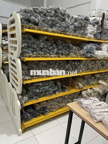 Tuyển nữ nhân viên kho, gấp xếp quần áo