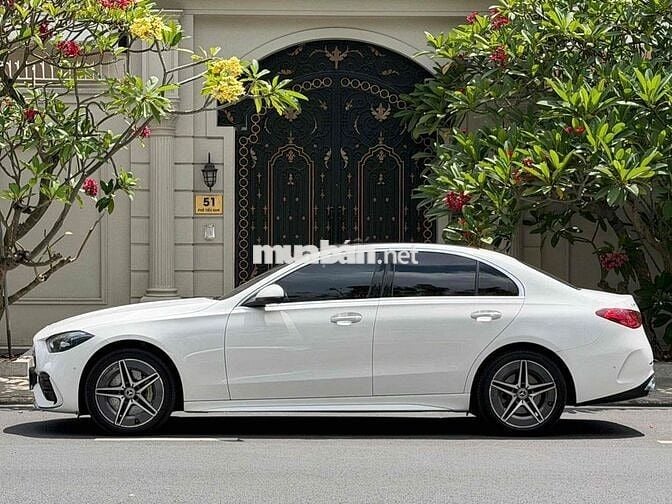 Mercedes-Benz C300 AMG 2022 Trắng