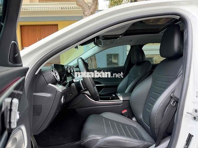 Mercedes-Benz C300 AMG 2022 Trắng