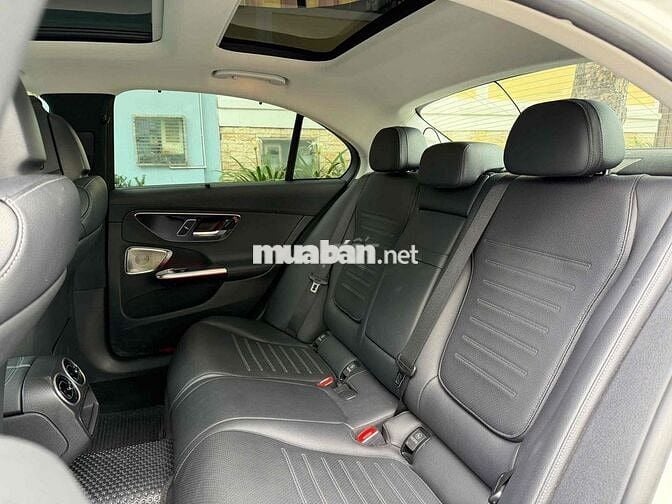 Mercedes-Benz C300 AMG 2022 Trắng