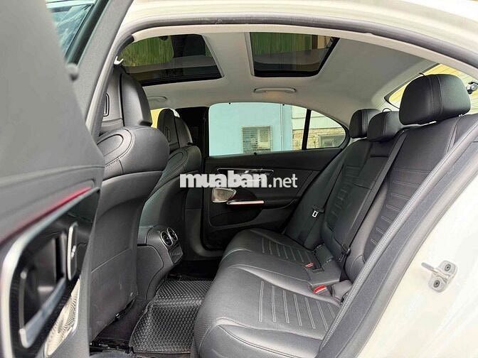 Mercedes-Benz C300 AMG 2022 Trắng