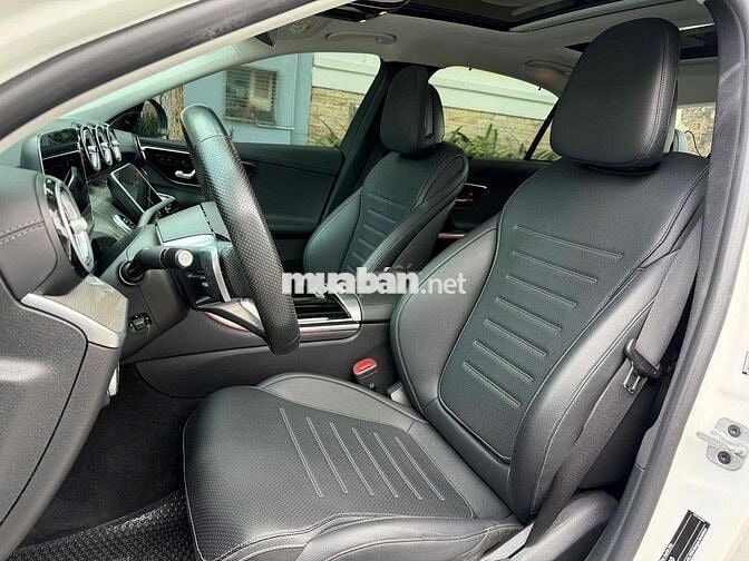Mercedes-Benz C300 AMG 2022 Trắng