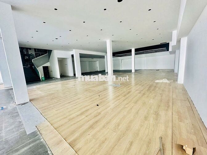 Cho thuê nhà mặt tiền 3 tầng đường Trần Phú, vị trí miễn chê