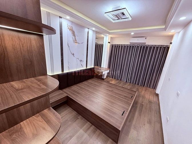 Hiếm! nhà Xuân Thủy, VF3 lùi cửa, Cạnh HV Báo Chí, 6 tầng,11t