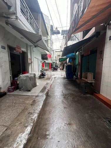 BÁN GẤP NHÀ HẺM 565/96 NGUYỄN TRÃI, P.7, QUẬN 5 