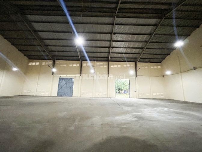 Cho thuê xưởng 800m2 trần cao 8m, Trung tâm thị trấn hóc môn, HCM