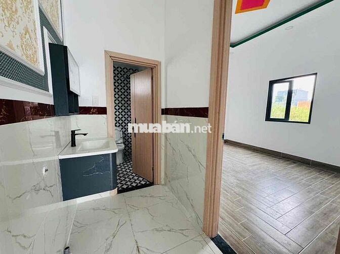 chủ nhà kẹt tiền nên bán gấp căn nhà đẹp giá cực tốt
