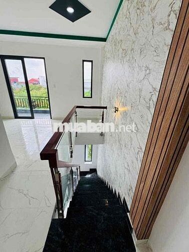 chủ nhà kẹt tiền nên bán gấp căn nhà đẹp giá cực tốt