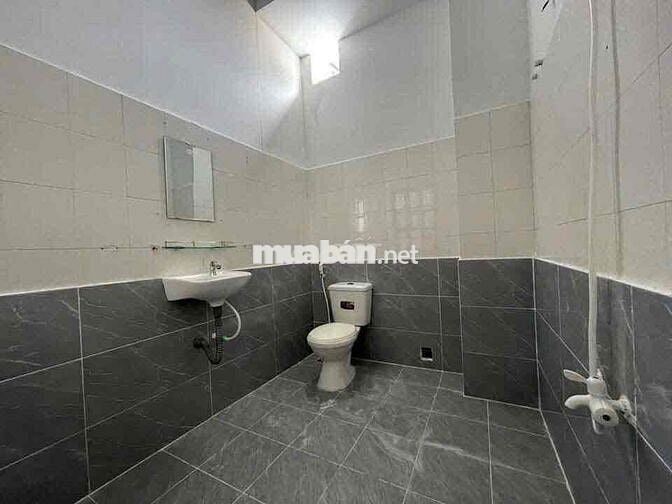 Cho thuê phòng 45m2, phòng tầng 1, nội thất có sẵn như hình, tách bếp