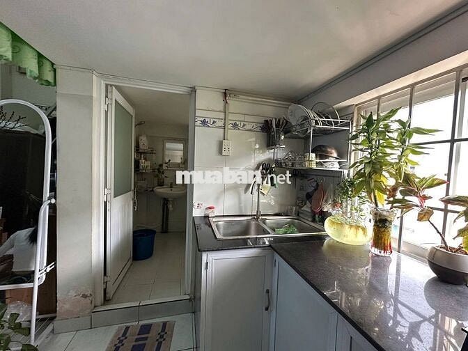 Bán c hộ tầng 5 DTSD 34m2 450tr, kế trường ĐTQT Miền Đông, TT TP Mới,