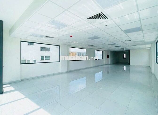 TÒA NHÀ MẶT TIỀN CÓ THANG MÁY, PCCC – SÀN SUỐT