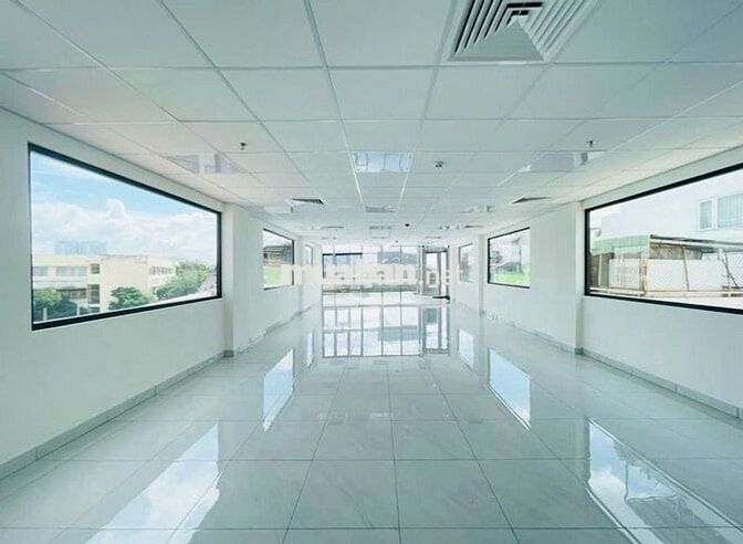 TÒA NHÀ MẶT TIỀN CÓ THANG MÁY, PCCC – SÀN SUỐT