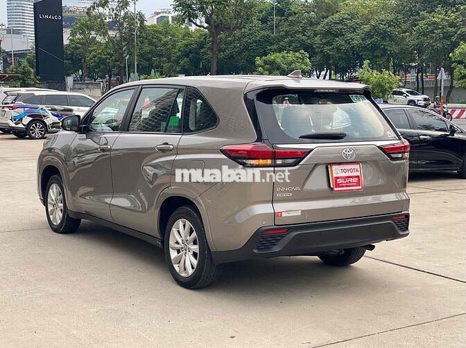 Toyota Innova Cross 2024 2.0V 27.000 km