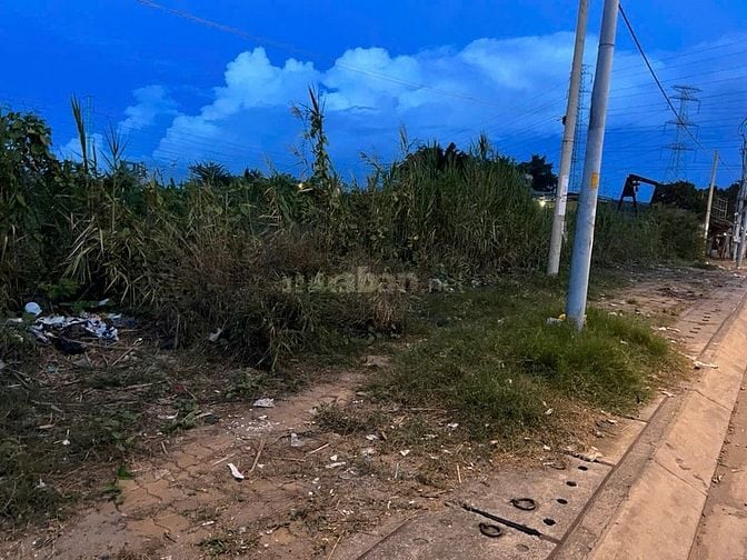 Cho thuê mặt bằng 14.000m2 (105x130m). Mặt tiền đường Nguyễn Hũu Thọ
