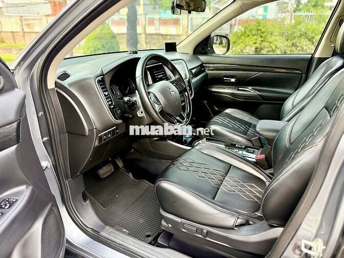 Mitsubishi Outlander 2.4 Premium 2019 cao cấp