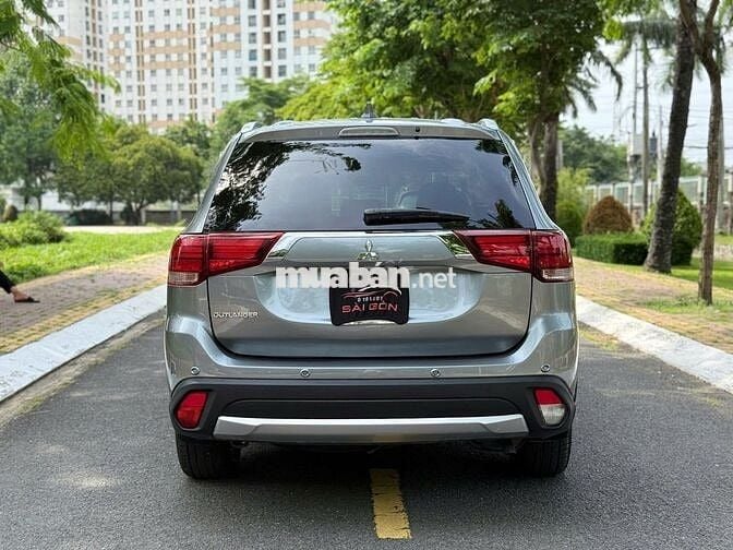 Mitsubishi Outlander 2.4 Premium 2019 cao cấp