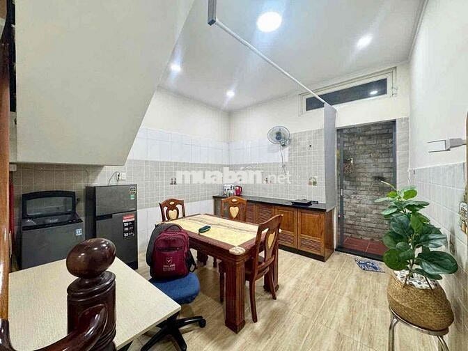 NHÀ NGUYÊN CĂN 1 TRỆT 1 LẦU 2PN 2WC _BAN CÔNG NGAY CẦU THỊ NGHÈ BASON