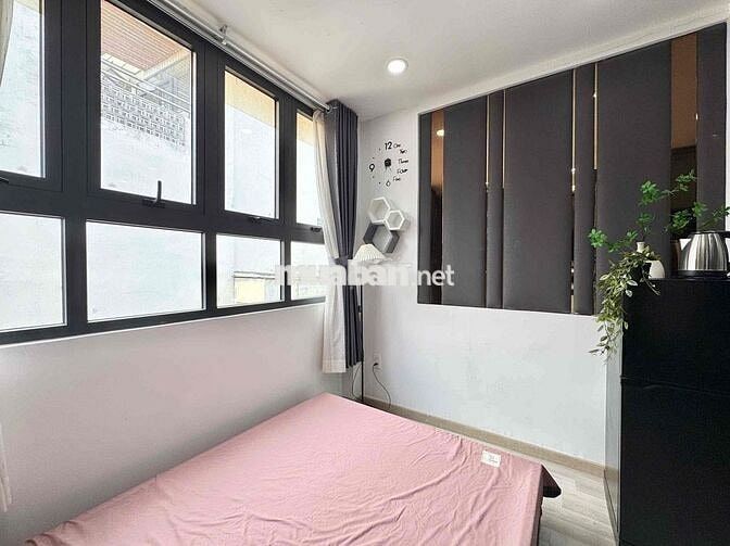 CHO THUÊ PHÒNG CỬA SỔ LỚN GIÁ RẺ FULL NỘI THẤT MẶT TIỀN BÙI VIỆN Q1