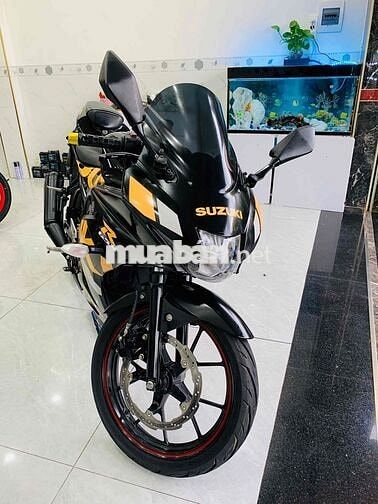 Suzuki GSX R màu Đen