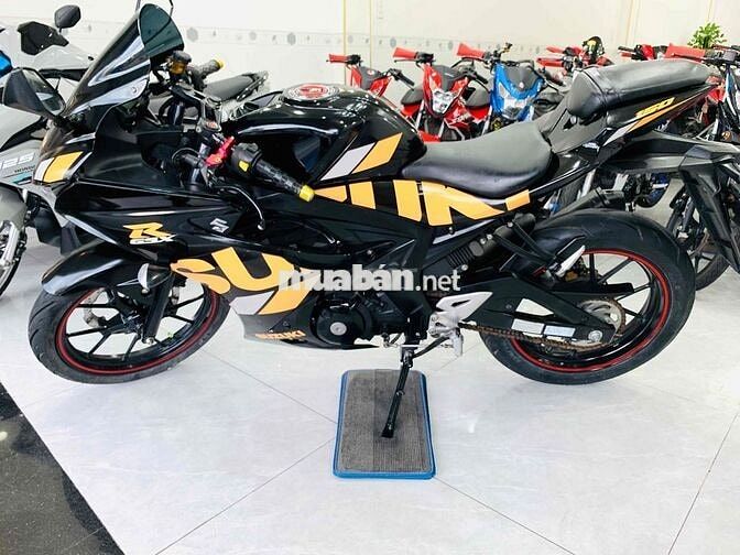 Suzuki GSX R màu Đen